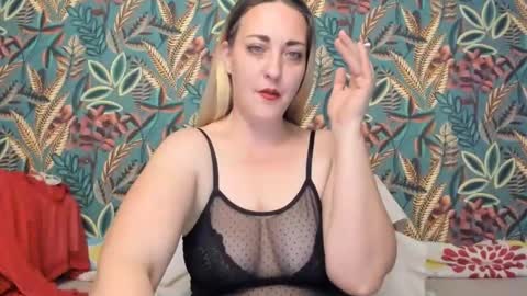 Snapshot of cristinnna chatting on December 2025 09:21:02 PM Cristina online show from December 2025 09:21:02 PM