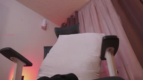 Snapshot of criston_monrrone chatting on April 2026 10:29:01 PM Criston online show from April 2026 10:29:01 PM