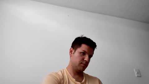 Snapshot of cristopher3042 chatting on February 2025 08:00:02 PM cristopher3042 online show from February 2025 08:00:02 PM