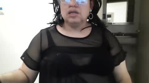 Snapshot of crossdresser64 chatting on August 2026 10:13:01 PM Linda Cross online show from August 2026 10:13:01 PM