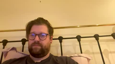 Snapshot of crouchendtiger chatting on October 2025 11:40:01 PM crouchendtiger online show from October 2025 11:40:01 PM