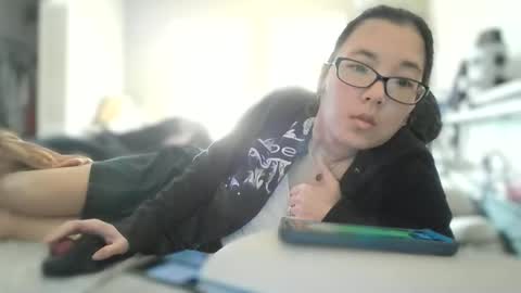 Crownandkat online show from February 2026 09:40:02 PM