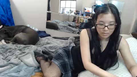 Crownandkat online show from May 2026 09:33:01 PM