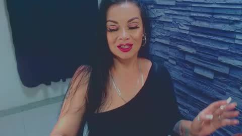 Snapshot of cruela_deviil chatting on November 2025 06:33:02 PM cruela_deviil online show from November 2025 06:33:02 PM