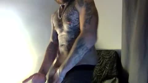 Snapshot of cruz815 chatting on December 2025 01:23:01 AM cruz815 online show from December 2025 01:23:01 AM