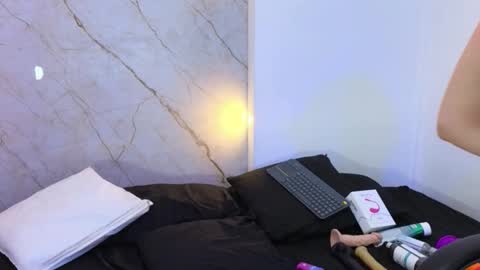 Snapshot of cry_baby800 chatting on November 2025 10:21:01 PM Cry online show from November 2025 10:21:01 PM