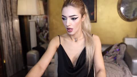Snapshot of crystal_angel1 chatting on January 2025 01:05:02 PM Crys online show from January 2025 01:05:02 PM
