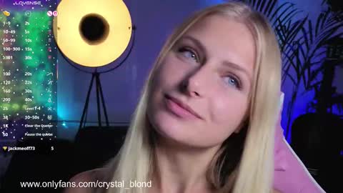 Snapshot of crystal_blond chatting on September 2025 08:01:02 PM Crystal online show from September 2025 08:01:02 PM