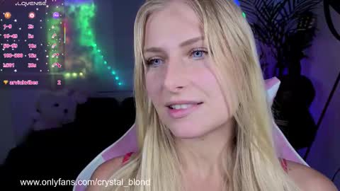 Snapshot of crystal_blond chatting on October 2025 10:07:01 PM Crystal online show from October 2025 10:07:01 PM