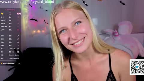Snapshot of crystal_blond chatting on October 2025 07:25:02 PM Crystal online show from October 2025 07:25:02 PM