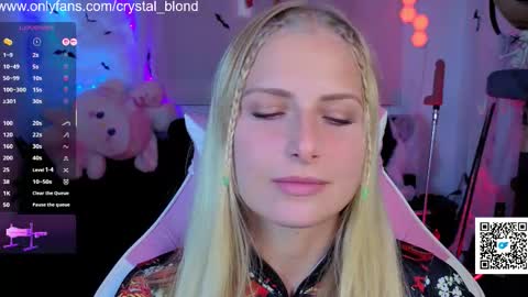 Snapshot of crystal_blond chatting on October 2025 10:39:02 PM Crystal online show from October 2025 10:39:02 PM