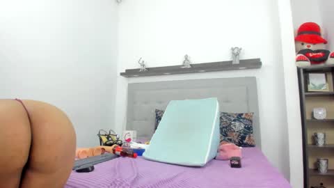 crystal_butterfly1 online show from January 2025 02:32:02 PM