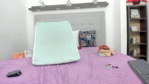 crystal_butterfly1 online show from January 2025 05:33:02 PM