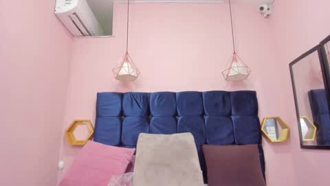 crystal_butterfly1 online show from November 2025 04:28:01 PM