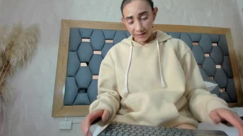 Snapshot of crystal_sm chatting on October 2025 03:04:01 AM crystal_sm online show from October 2025 03:04:01 AM