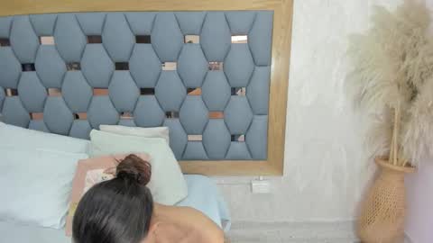 crystal_sm online show from November 2025 03:06:02 AM