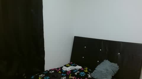 Snapshot of crystal_starx chatting on February 2025 11:44:02 PM Crystal Blaze online show from February 2025 11:44:02 PM