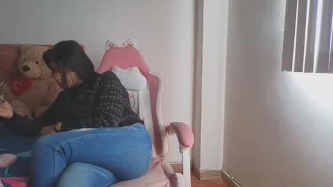 Snapshot of crystal_starx chatting on October 2025 01:24:02 PM Crystal Blaze online show from October 2025 01:24:02 PM