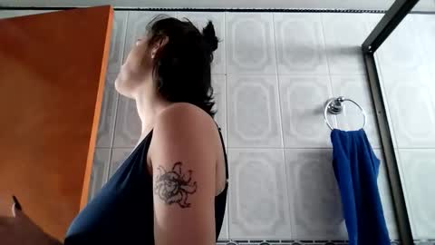 Snapshot of crystal_starx chatting on October 2025 12:17:02 PM Crystal Blaze online show from October 2025 12:17:02 PM