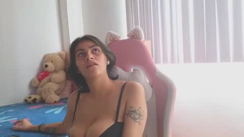 Snapshot of crystal_starx chatting on November 2025 03:12:01 PM Crystal Blaze online show from November 2025 03:12:01 PM