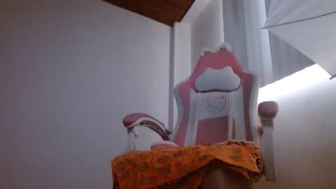 Snapshot of crystal_starx chatting on December 2025 11:37:02 AM Crystal Blaze online show from December 2025 11:37:02 AM