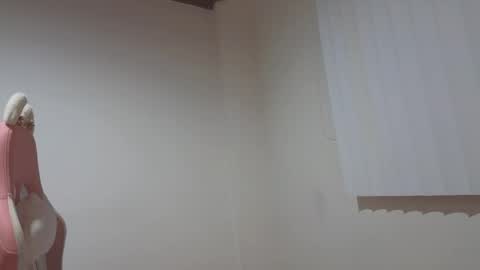 Snapshot of crystal_starx chatting on December 2025 10:21:02 AM Crystal Blaze online show from December 2025 10:21:02 AM