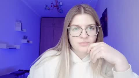 crystalblush01 online show from May 2026 04:01:01 PM