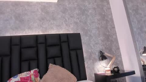 Crystal online show from November 2025 03:24:02 PM