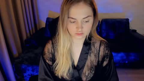 Snapshot of crystalemily chatting on January 2025 08:18:02 PM crystalemily online show from January 2025 08:18:02 PM