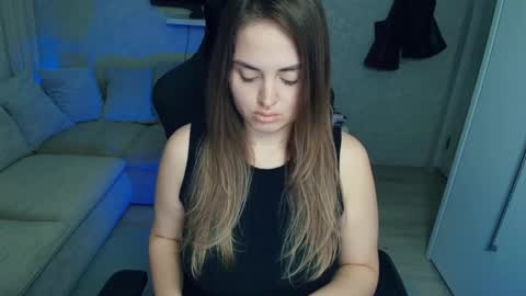 Snapshot of crystalemily chatting on February 2026 07:54:01 PM crystalemily online show from February 2026 07:54:01 PM