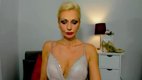 Snapshot of crystalgorgeous chatting on December 2024 02:14:02 PM Crsyatal online show from December 2024 02:14:02 PM