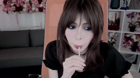 Snapshot of crystallbloom chatting on March 2026 01:38:02 PM crystallbloom online show from March 2026 01:38:02 PM