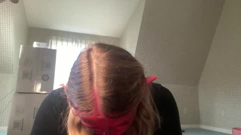 Snapshot of crystallee170 chatting on October 2025 09:15:02 PM CrystalBabyy online show from October 2025 09:15:02 PM