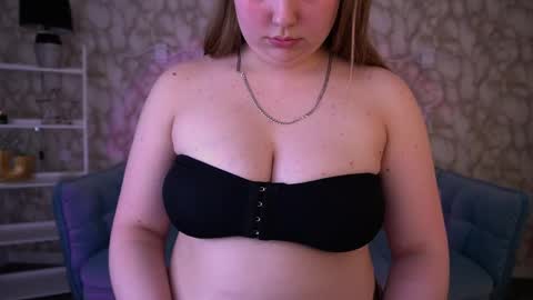 crystallpaws_ online show from May 2026 05:57:02 AM