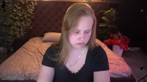 crystallpaws_ online show from June 2026 05:39:02 AM