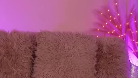 crystallred online show from December 2025 05:47:01 AM