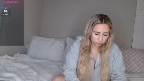 Snapshot of crystalstarlet chatting on October 2025 12:44:02 AM Nikki online show from October 2025 12:44:02 AM