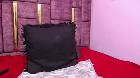 Snapshot of crystaltemptress chatting on February 2025 06:53:01 PM ASHLEY online show from February 2025 06:53:01 PM