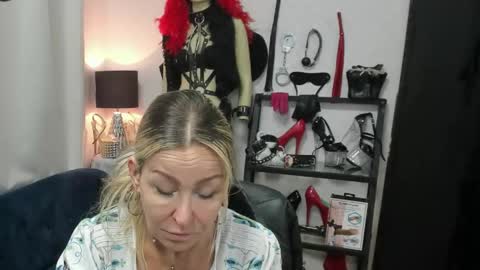 CrystalHotty online show from May 2026 04:40:01 AM