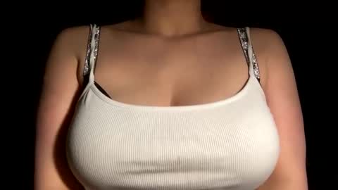 Snapshot of crystalyn777 chatting on April 2026 04:40:01 AM crystalyn777 online show from April 2026 04:40:01 AM