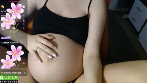 Snapshot of crystalyss chatting on October 2025 02:12:02 AM Lia online show from October 2025 02:12:02 AM