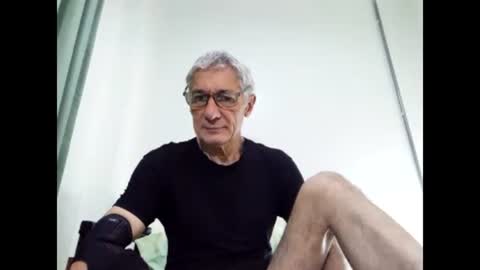 Snapshot of cucaio18 chatting on February 2025 02:05:02 AM BIG UNCUT HARD COCK online show from February 2025 02:05:02 AM