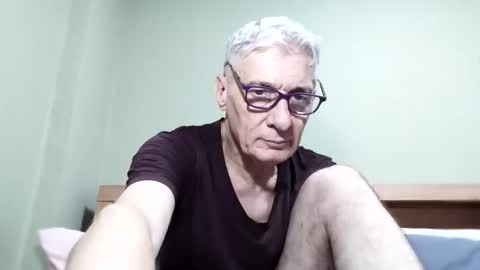 Snapshot of cucaio18 chatting on October 2025 04:00:01 AM BIG UNCUT HARD COCK online show from October 2025 04:00:01 AM