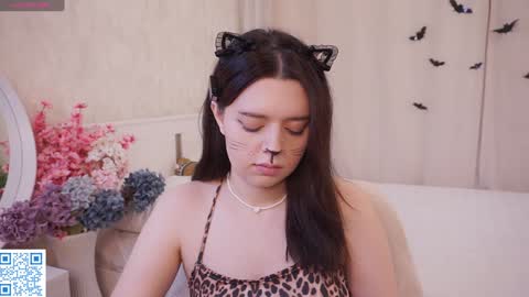 Ellie online show from November 2025 05:02:01 PM