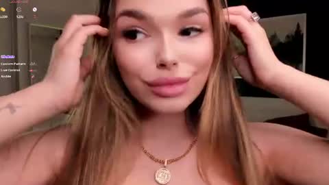 Silvia online show from August 2026 09:52:02 AM