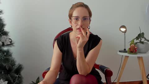 Leonela online show from December 2024 09:11:01 PM