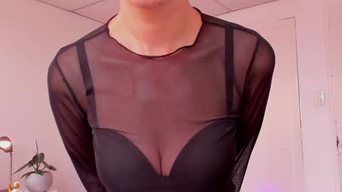 Leonela online show from December 2024 06:21:01 PM