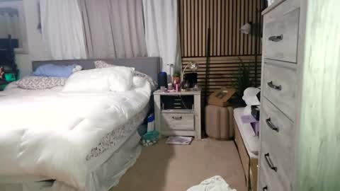 cumguzzlingskank online show from June 2026 01:28:02 AM
