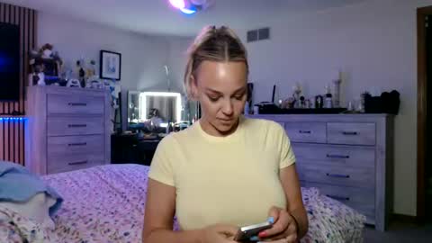 cumguzzlingskank online show from June 2026 09:19:01 PM