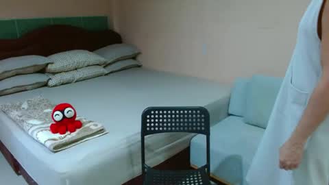 Snapshot of cummleahcumm chatting on October 2025 12:19:01 AM Leah Vergara online show from October 2025 12:19:01 AM